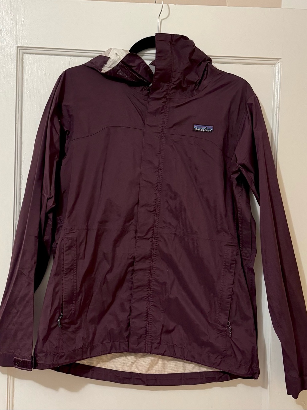 PATAGONIA WOMENS MEDIUM PLUM COLORED RAIN JACKET - Picture 5 of 11